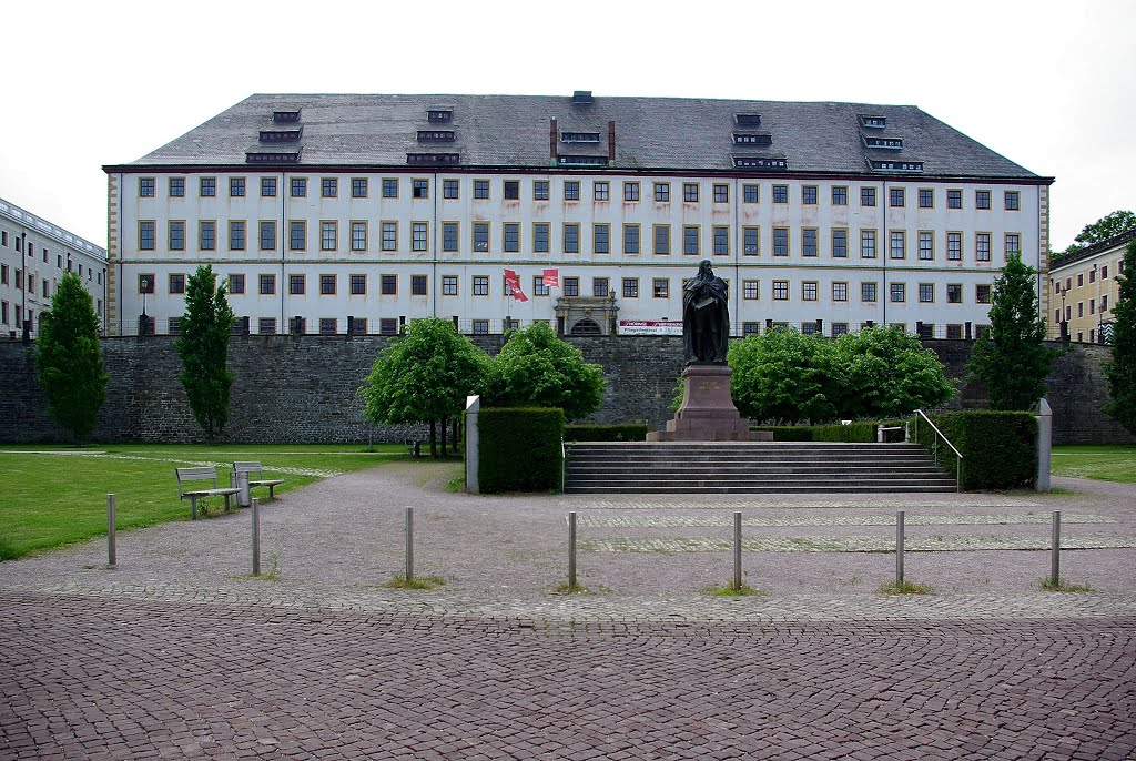 Denkmal von "Ernst der Fromme" vor dem Schloss Friedenstein - Gotha, n.S. (i) by Jens H.