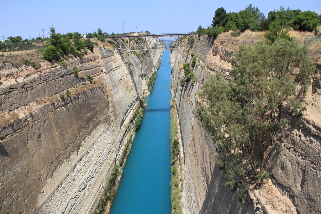 Corinthian canal by jgiondla