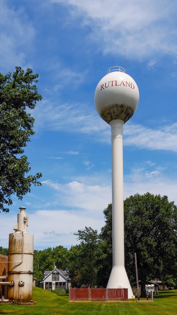 Rutland, Illinois water tower by Rich R