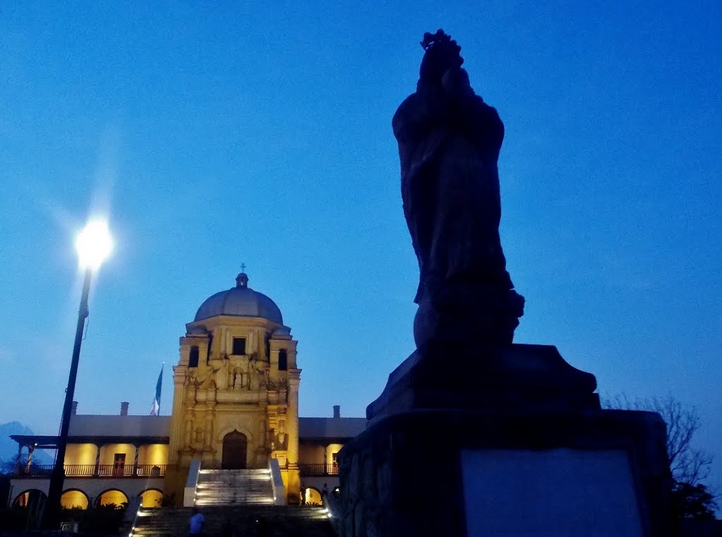 VISTA DESDE LA EXPLANADA DEL PALACIO DEL OBISPADO, MONTERREY, NVO. LEÓN, MZO 2015 by Sergio Arce