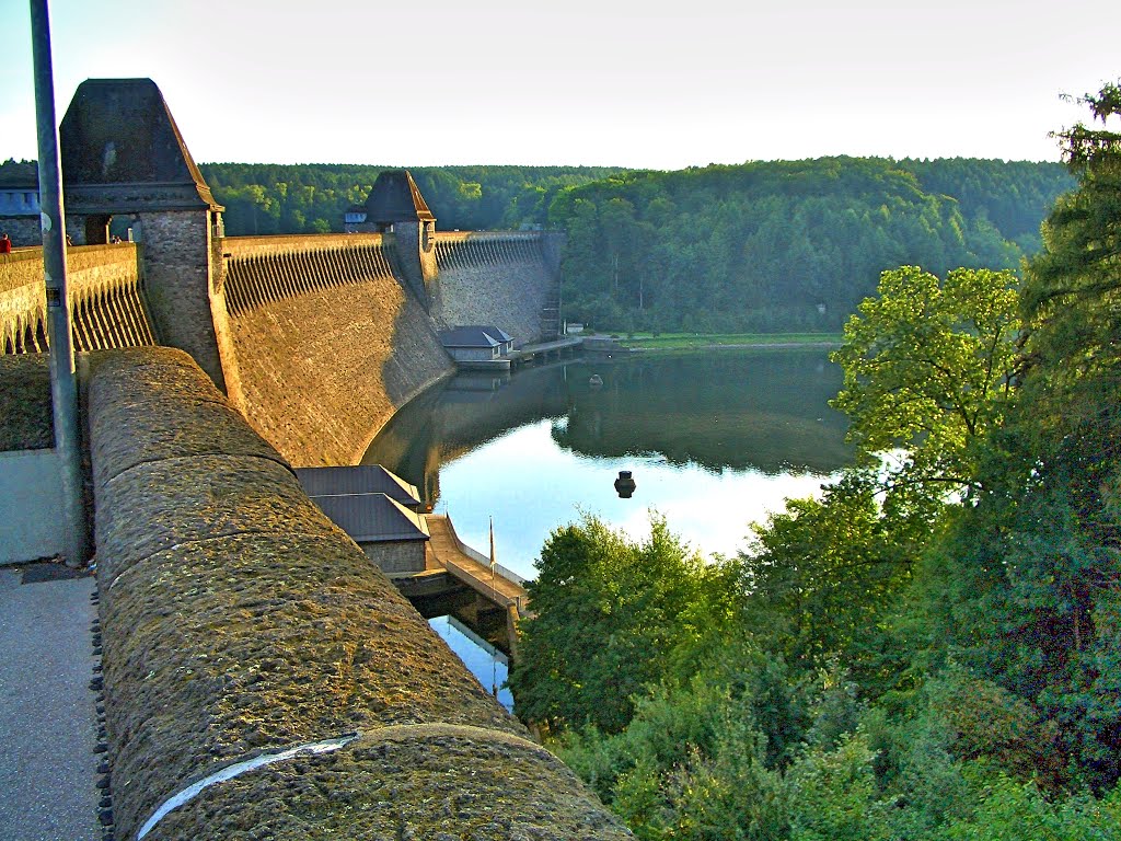 Staumauer - Möhnetalsperre by Jürgen Nitschke