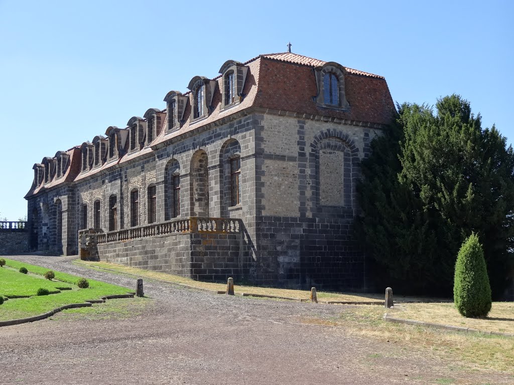 Château de CHAZERON à Loubeyrat, France by joel.herbez