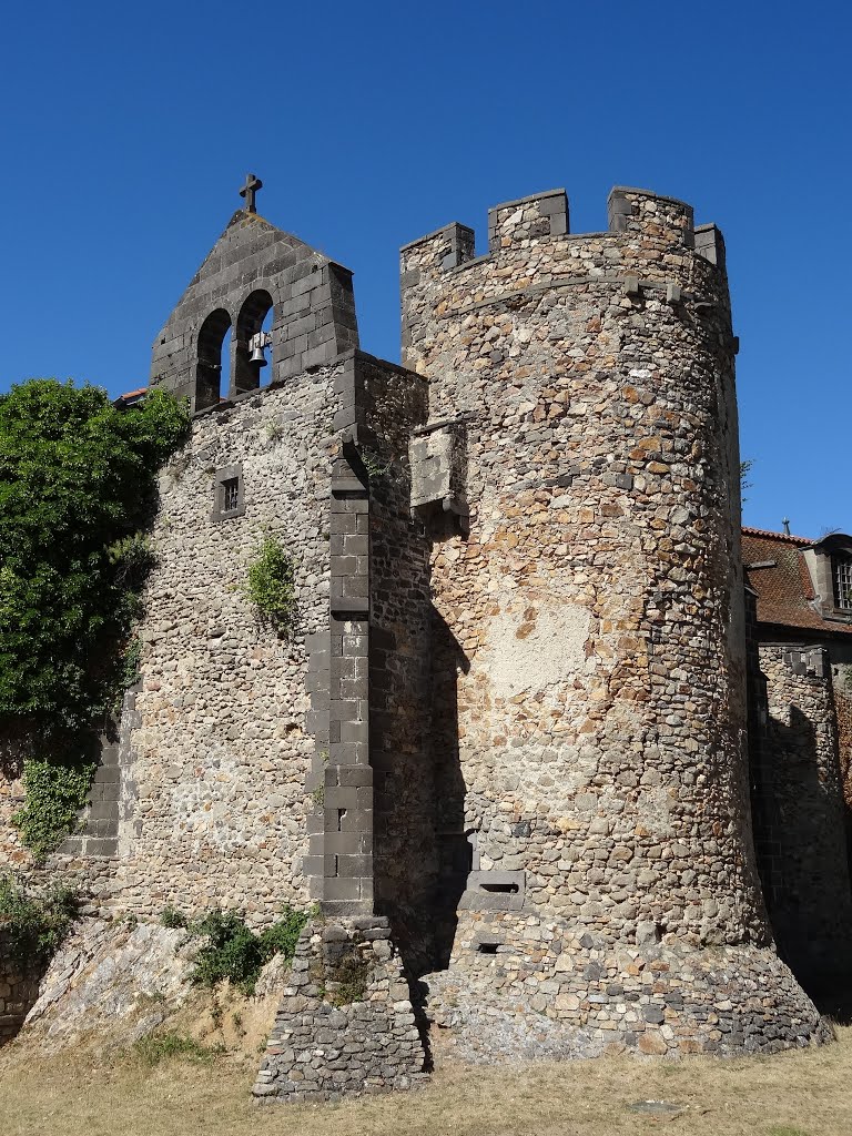 Château de CHAZERON à Loubeyrat, France by joel.herbez