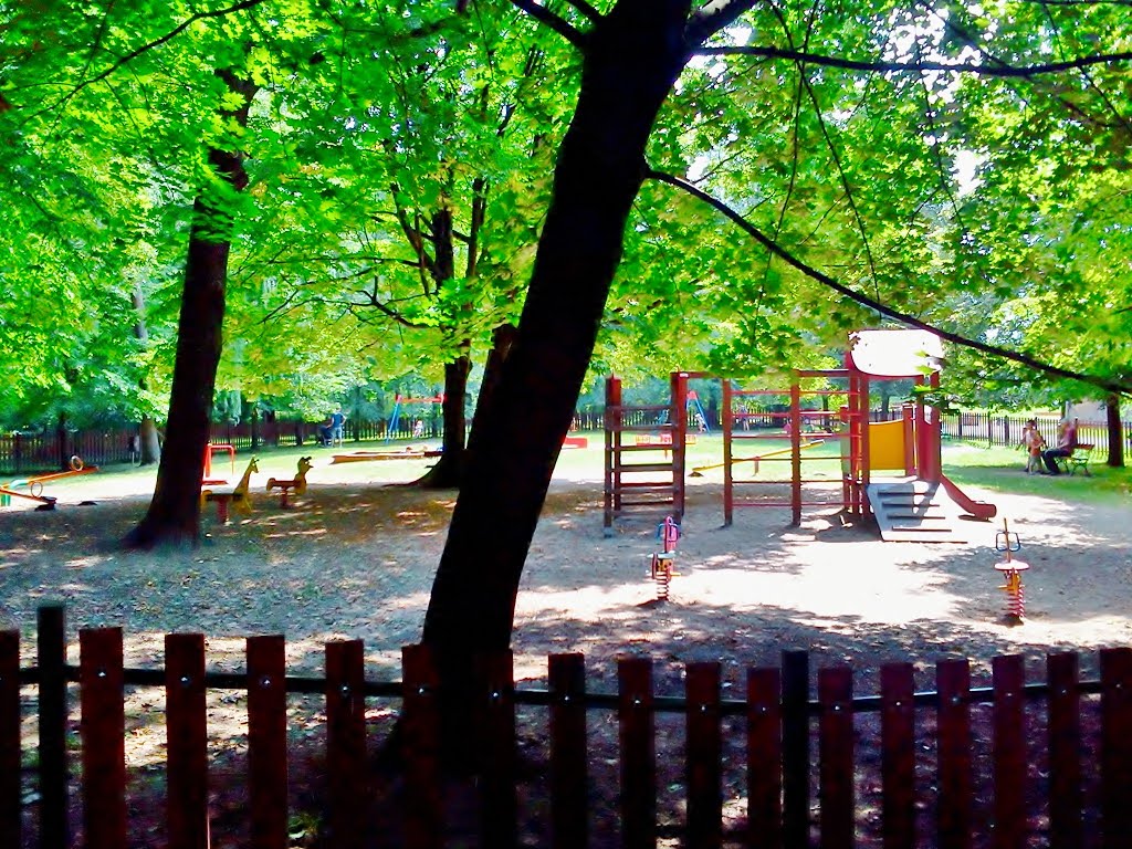 Gorlice - a playing area for children in Municipal Park by wuhazet