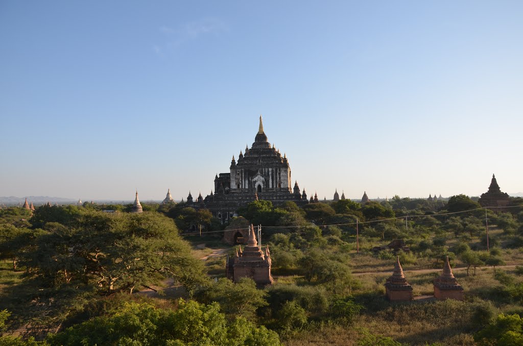 Old Bagan, Myanmar (Burma) by rzin1954