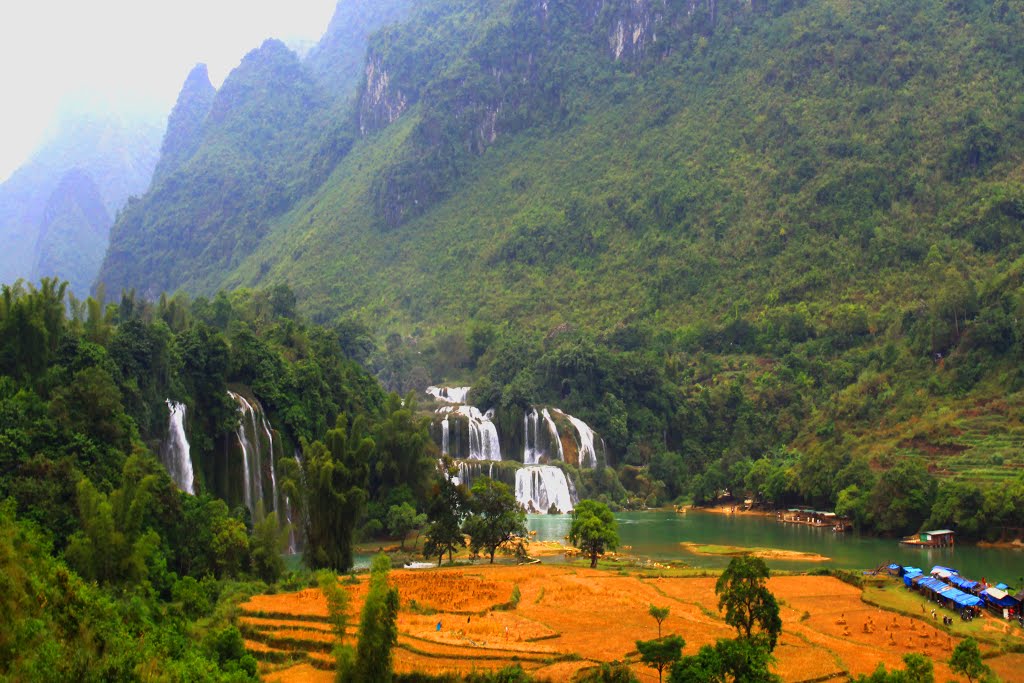 Đàm Thuỷ, Trùng Khánh, Cao Bằng, Vietnam by Dần Lê