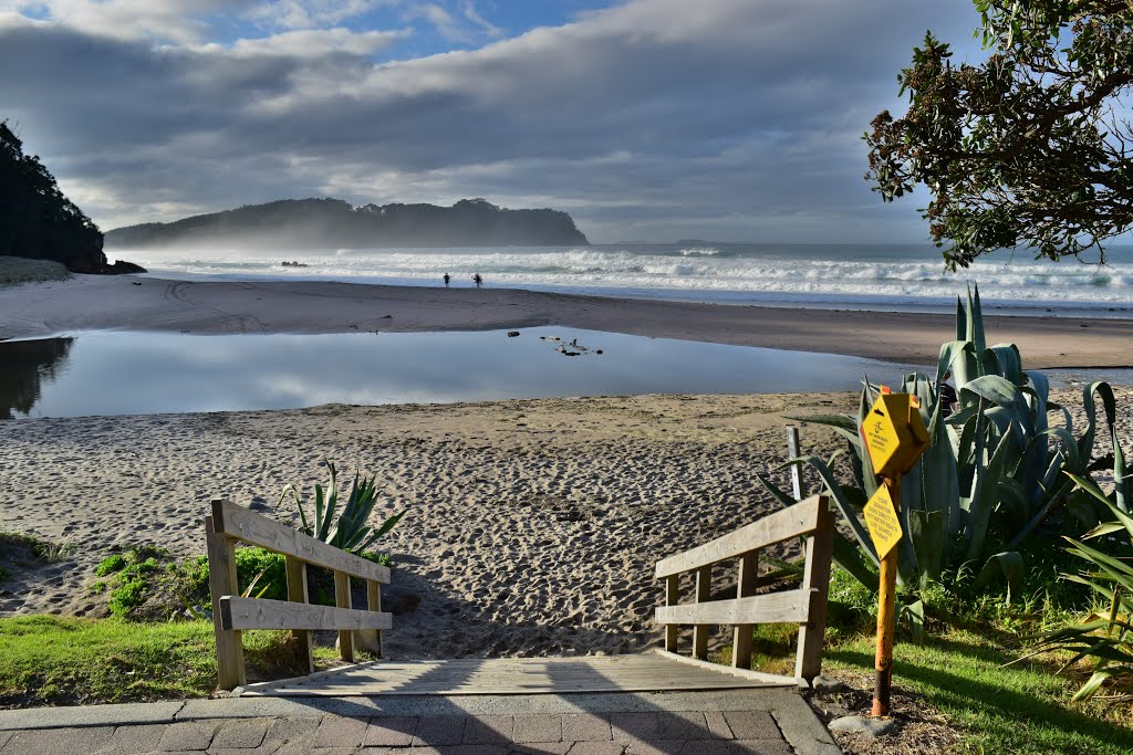 Hot Water Beach 3591, New Zealand by Wicher van der Veen