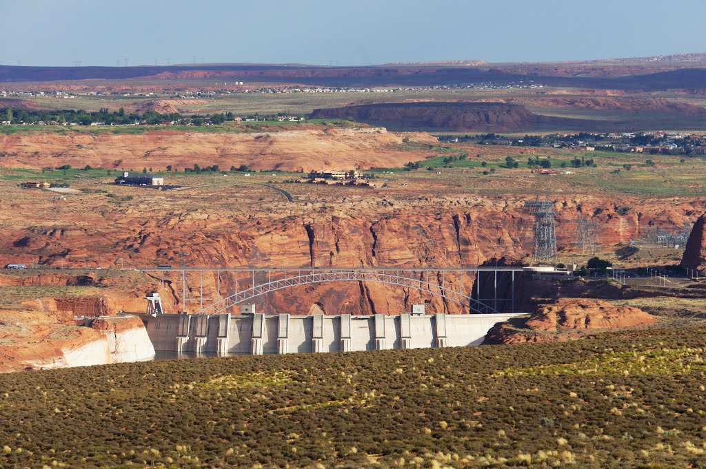 Look at Glen Canyon Dam from North by Pius Hsu