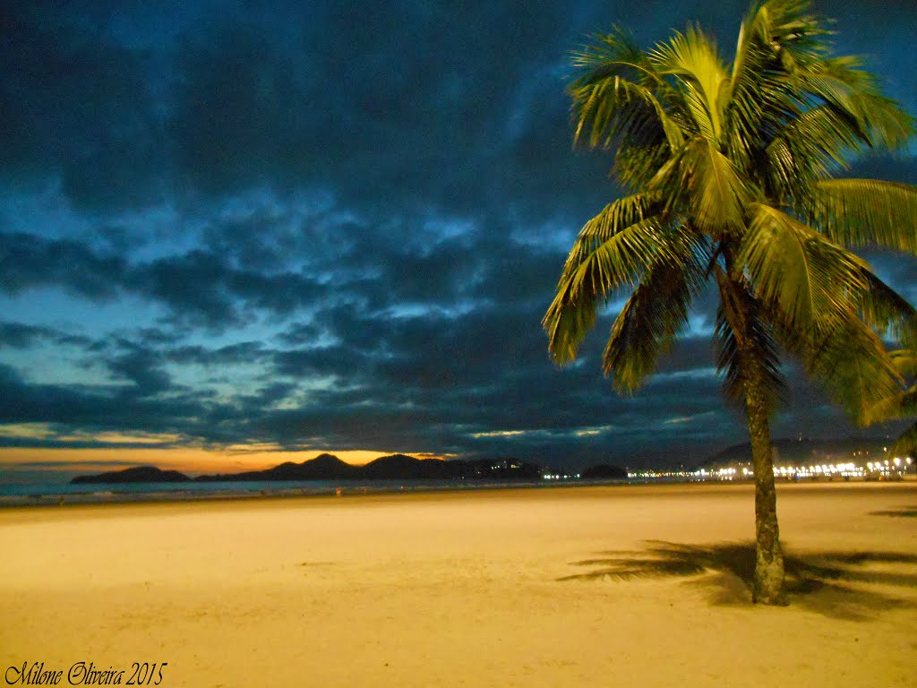 Praia do Embare - Embaré, Santos - SP, Brasil by Claudio Milone