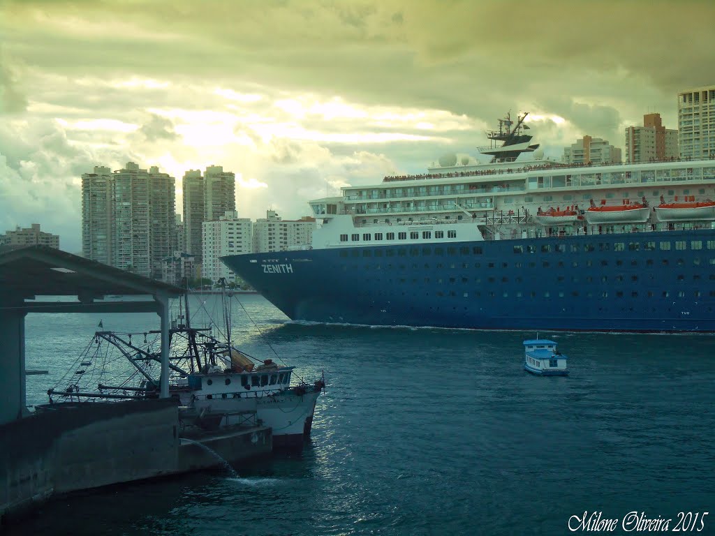 Ferry Boat's Plaza Shopping - Praça Nações Unidas - Vila Ligya, Guarujá - SP, Brasil by Claudio Milone