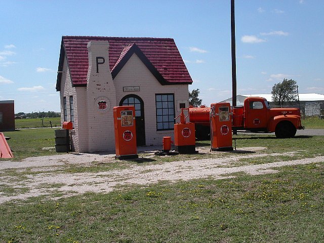 Vintage Phillip 66 Station at Mclean , TX by itss_yyama