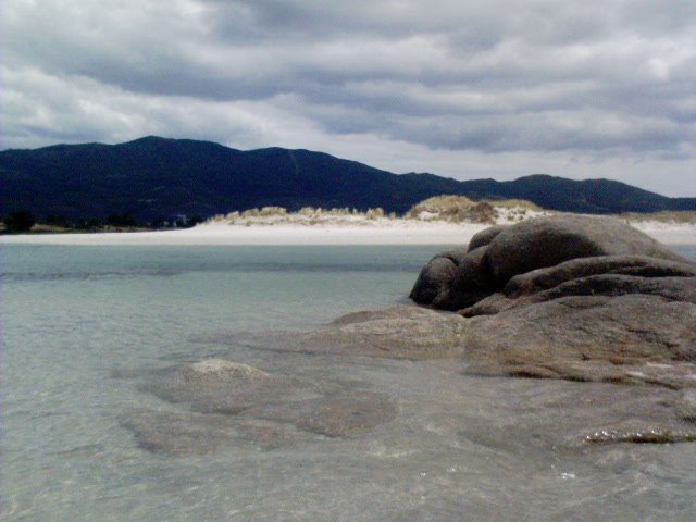 Boca do río-Carnota by Manel Luaces