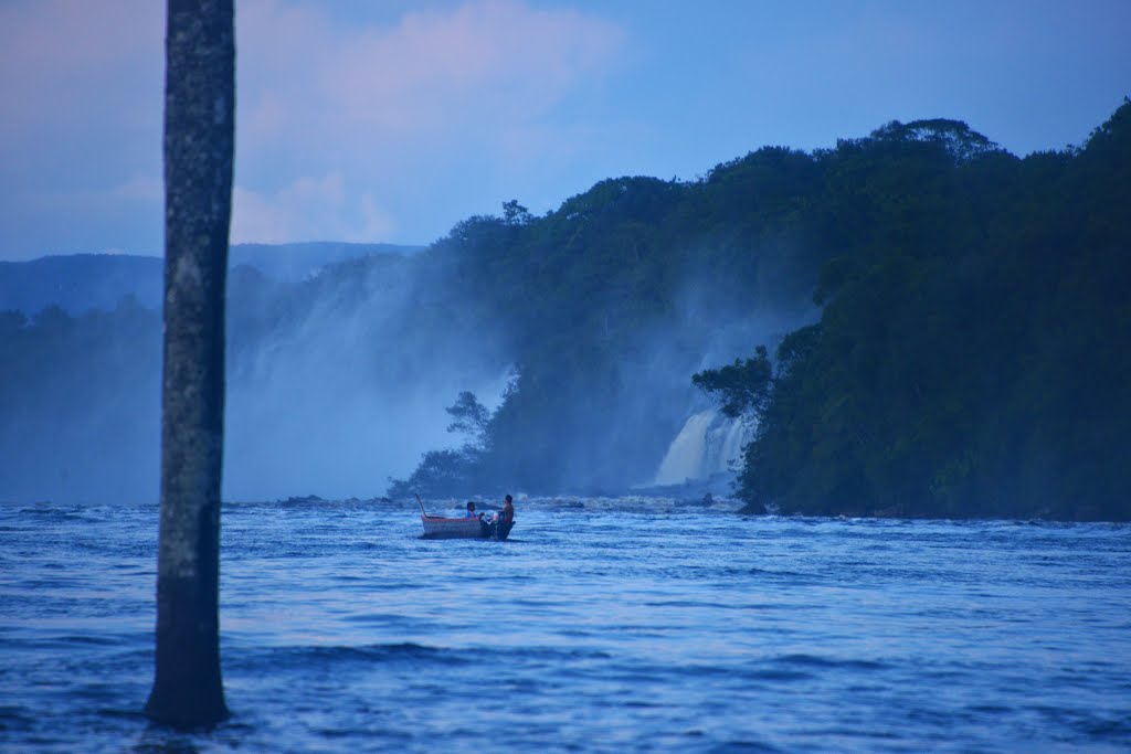 Laguna canaima al tramonto by stefano parodi