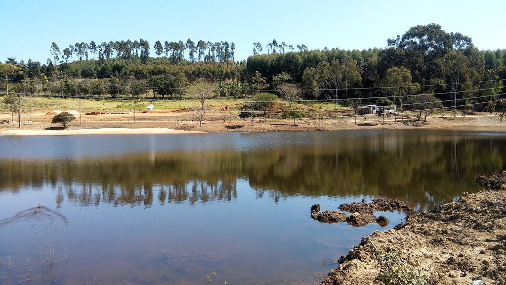 No trecho do antigo leito da EFCB, Hermillo Alves – Carandaí by Robson Ferreira