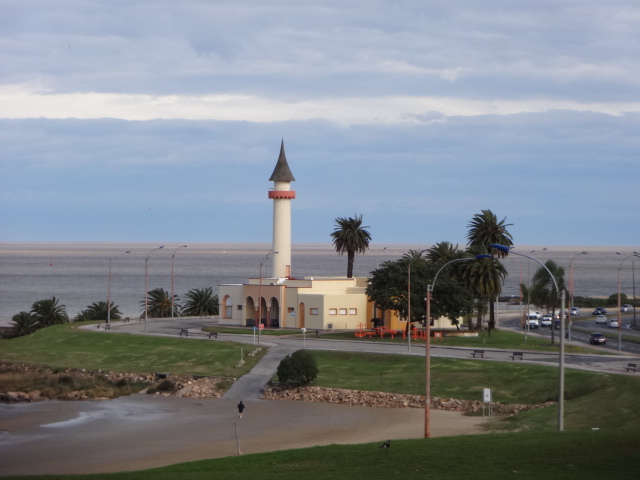 Museo Oceonografico - Rambla Republica de Chile - Montevideo - Uruguai by Elton Silveira