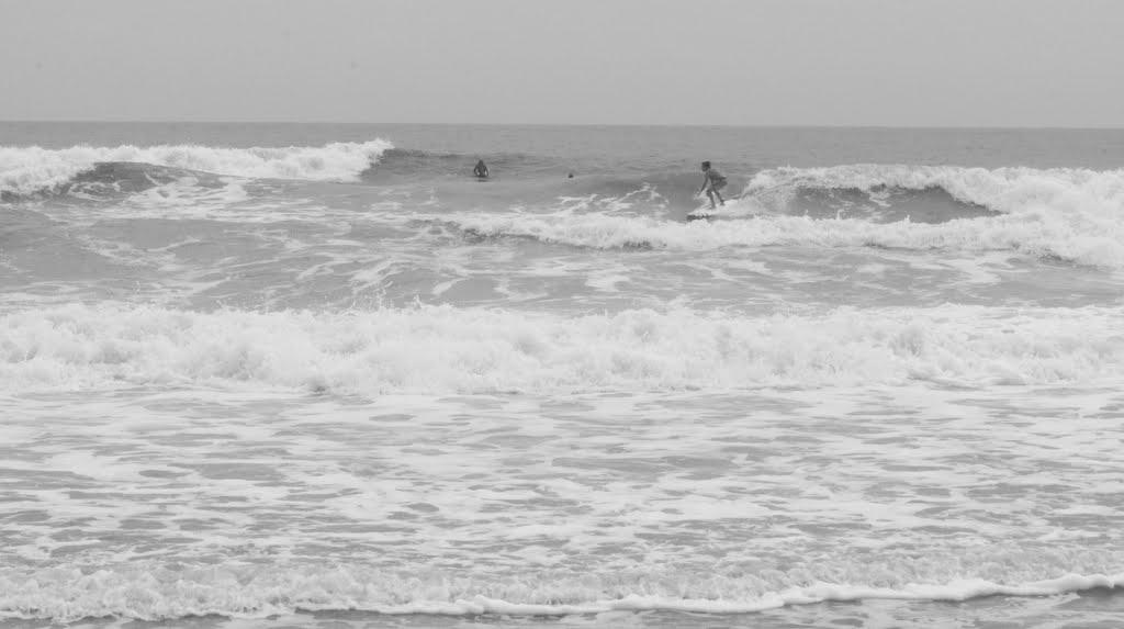 Assateague Waves by Brock S.