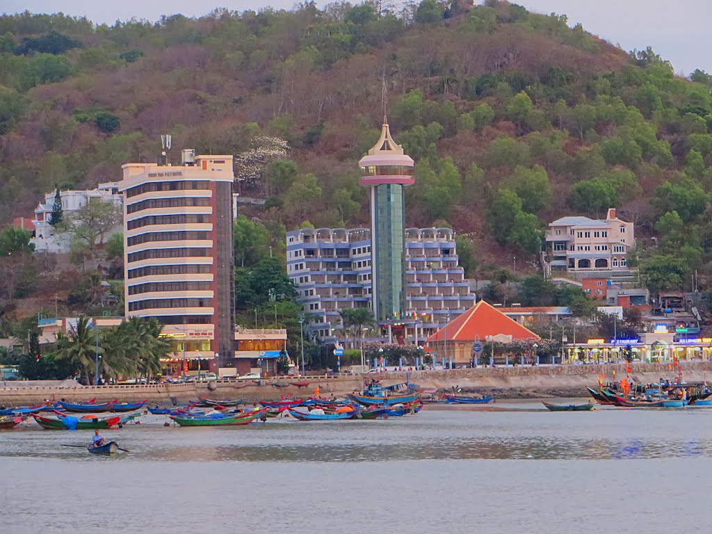 Vũng Tàu, Ba Ria - Vung Tau, Vietnam by Dần Lê