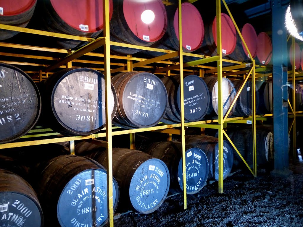 Royaume-Uni, l'Ecosse à Pitlochry, la cave de vieillissement du Whisky chez Bell'S by Roger Narbonne