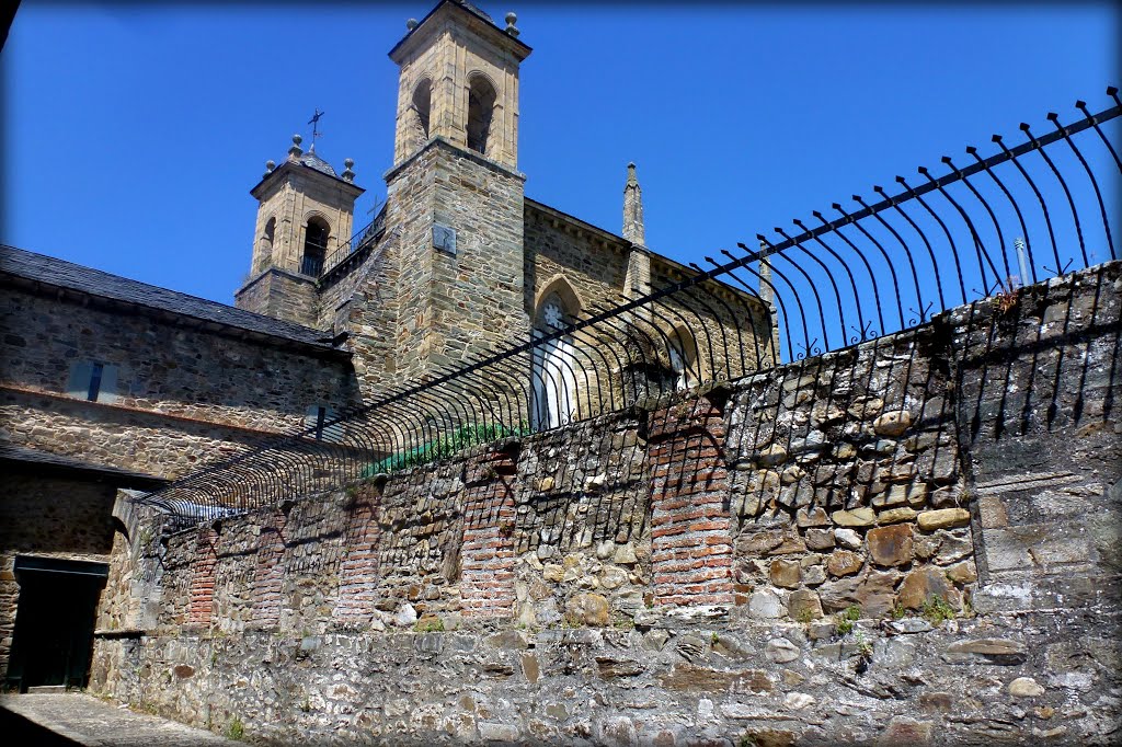 IGLESIA DE SAN FRANCISCO. VILLAFRANCA DEL BIERZO. LEÓN. SPAIN by carlos cuerda damas