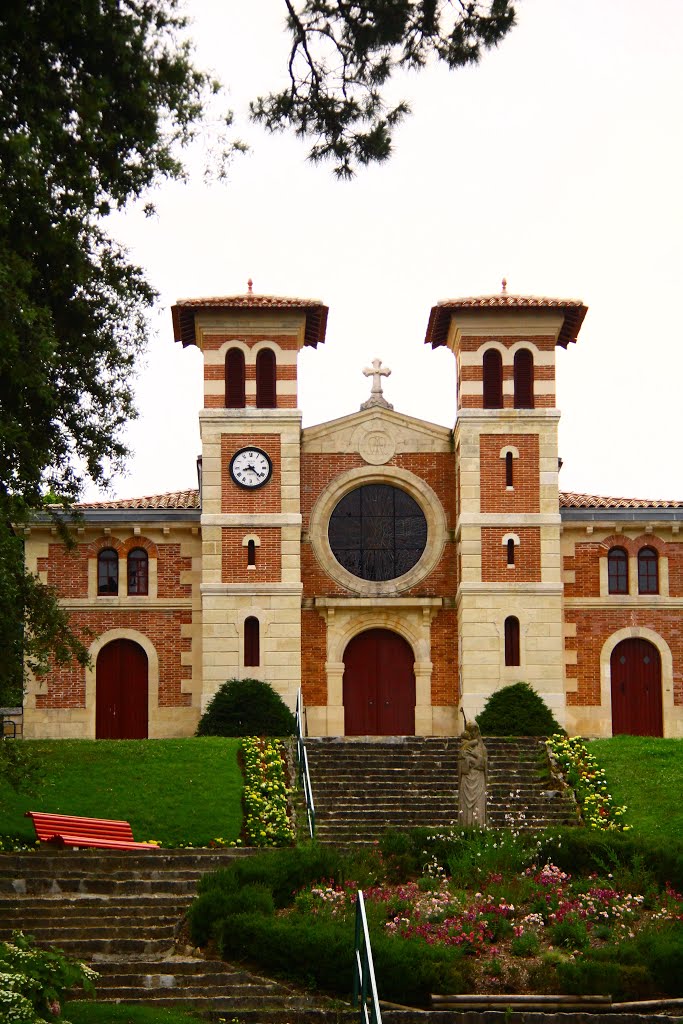 Eglise de Notre Dame des Passes by Roman Tcymbal