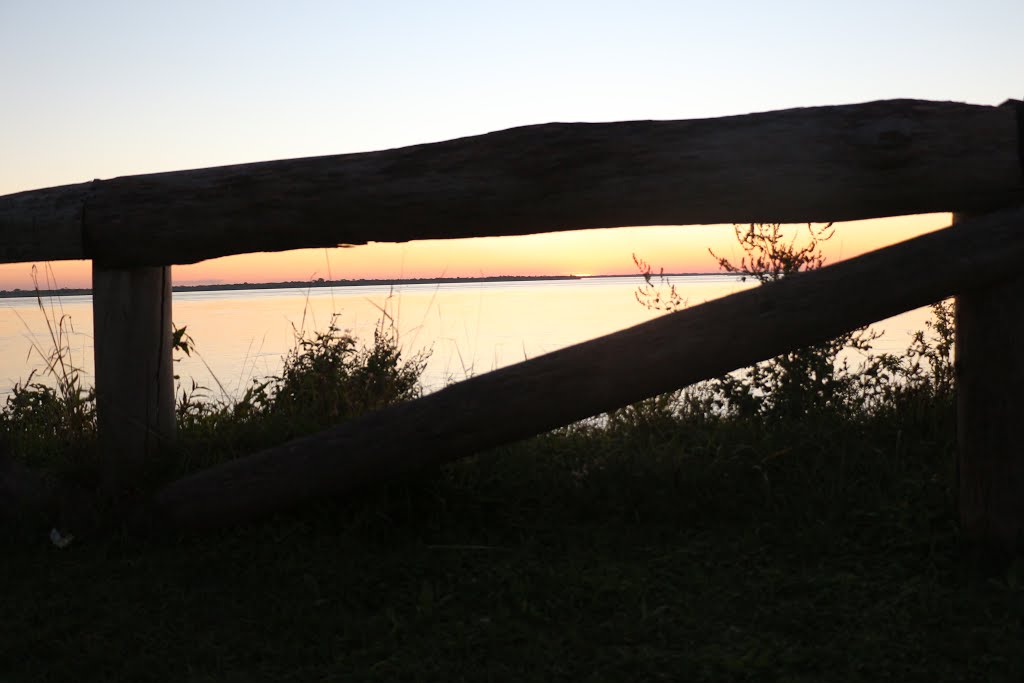 LB - Fence's silhouette by the river by Luis O. Boettner