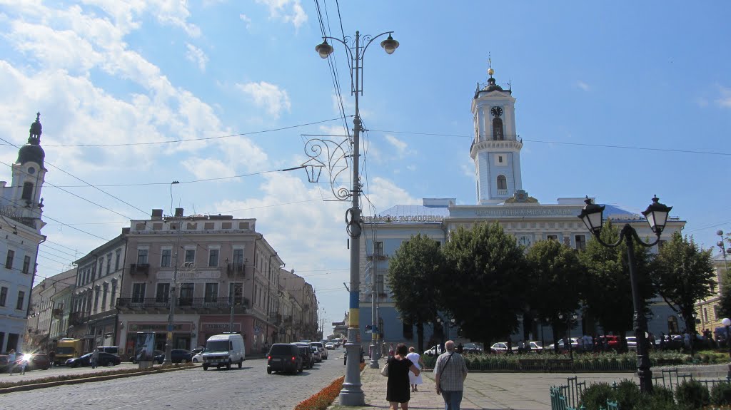 Pershotravnevyi district, Chernivtsi, Chernivets'ka oblast, Ukraine by Vitaliy Sobutskyy