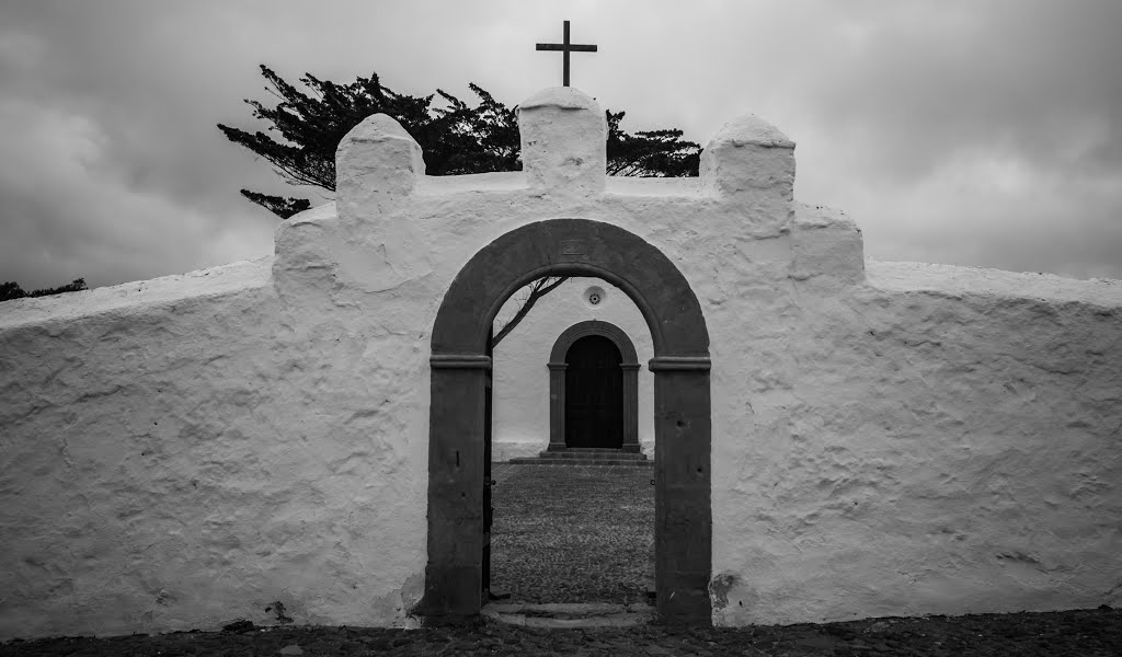 Ermita San Pedro de Alcantara by Jose Manuel Cruz