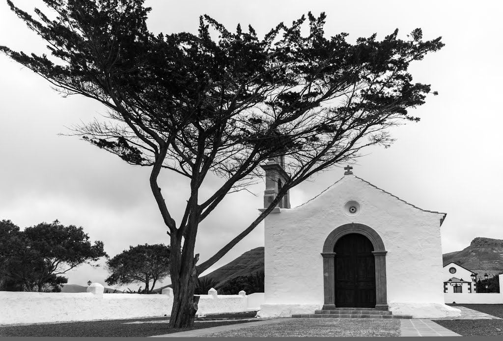 Ermita San Pedro de Alcantara by Jose Manuel Cruz