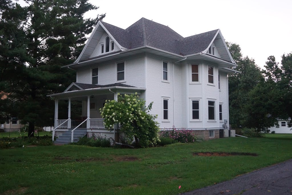 Grinnell, IA: House near college by Chuck Leypoldt