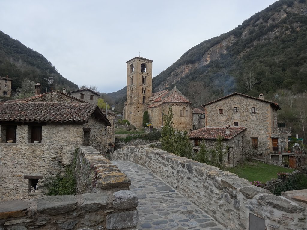 Beget. http://viajar-con-autocaravana.blogspot.com.es/ by alfredo sarria (alsa…