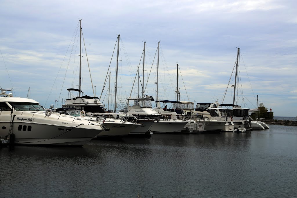 Port Credit, Mississauga, ON, Canada by Vichheka SOK