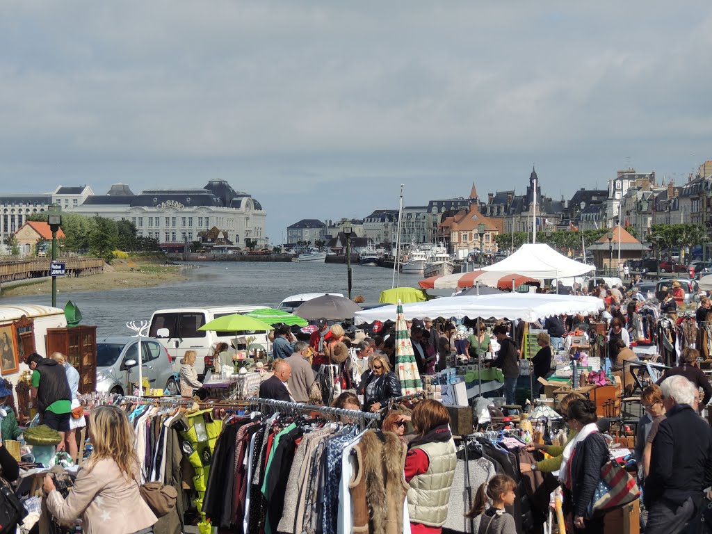 Trouville-sur-Mer, vide-greniers sur les quais de la Touques by tofil44