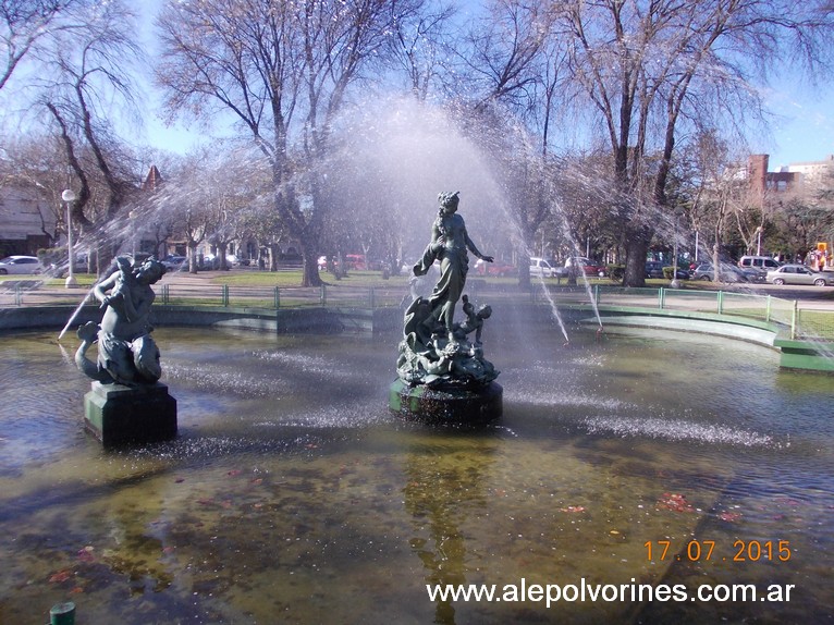 Mar del Plata - Fuente Plaza Rocha (www.alepolvorines.com.ar) by alepolvorines