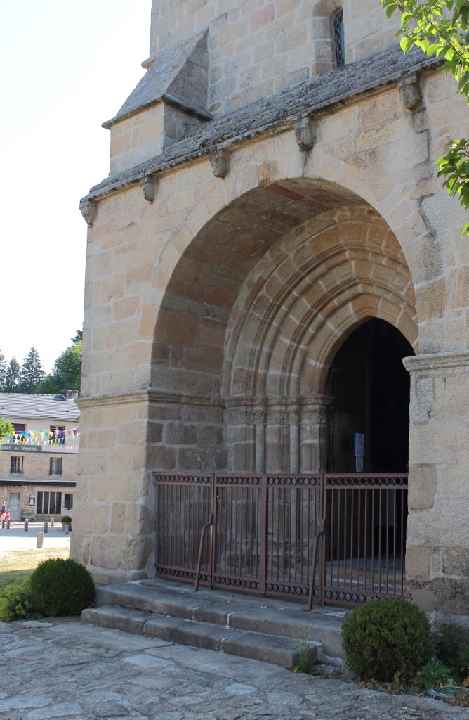 L'EGLISE DE NEDDE by Adant Frederic