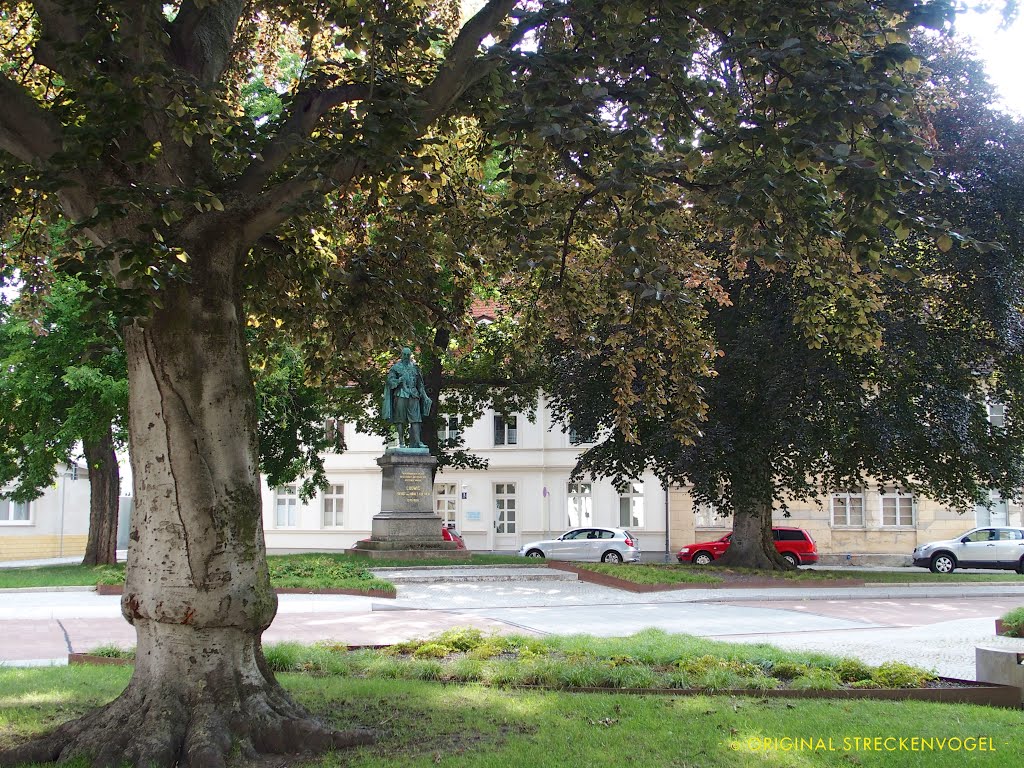 Schloßplatz by Dennis Lübke STRECKE…