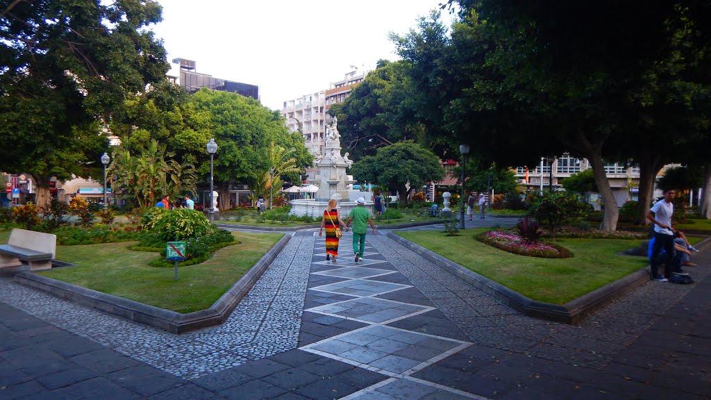 Santa Cruz de Tenerife, Spain by Rafał Kucharczuk