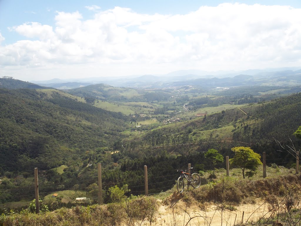 Vale visto da da Pedra do Coração by klunker Leo