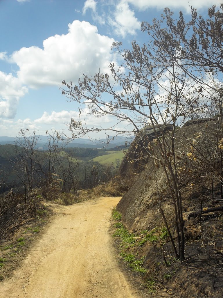 Estrada para a Pedra do Coração by klunker Leo