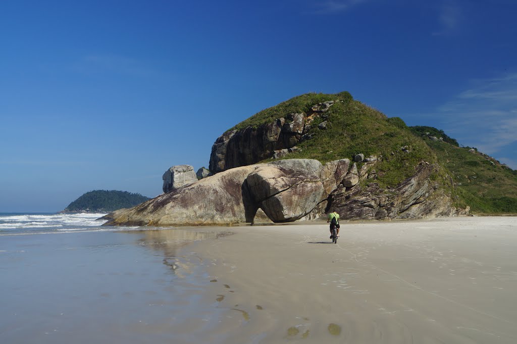 Mar de Fora - Ilha do Mel - PR by Andre Pimentel