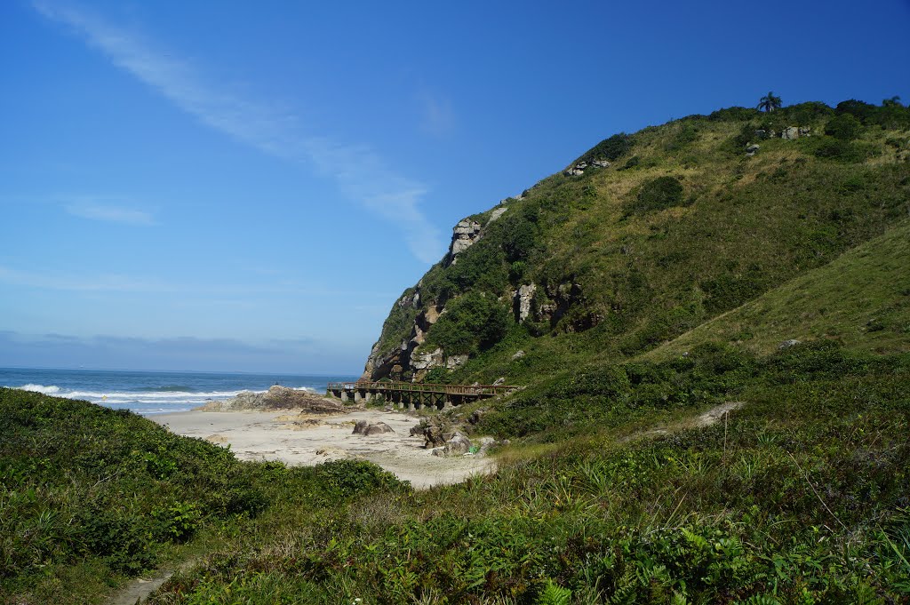 Praia da Gruta das Encantadas - Ilha do Mel - PR by Andre Pimentel