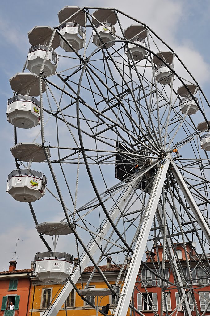 La grande rOue. by Luca Bertolotti