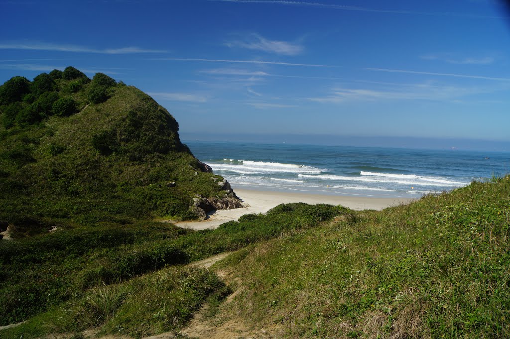 Praia da Gruta das Encantadas - Ilha do Mel - PR by Andre Pimentel