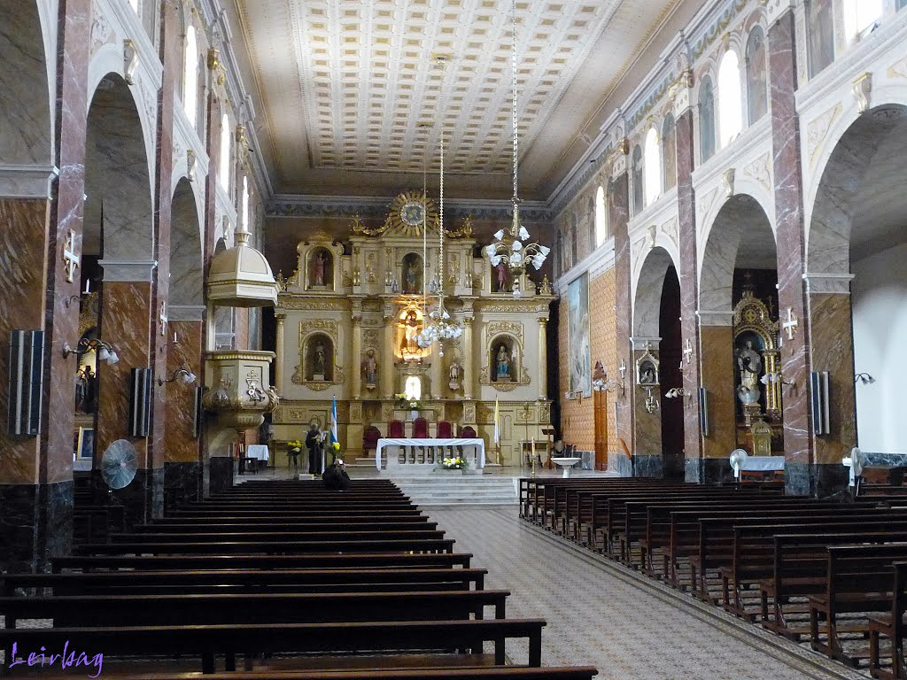 Interior de la iglesia Parroquial San Antonio de Padua - San Antonio de Areco, Buenos Aires by Gabriel Hernan (Leir…