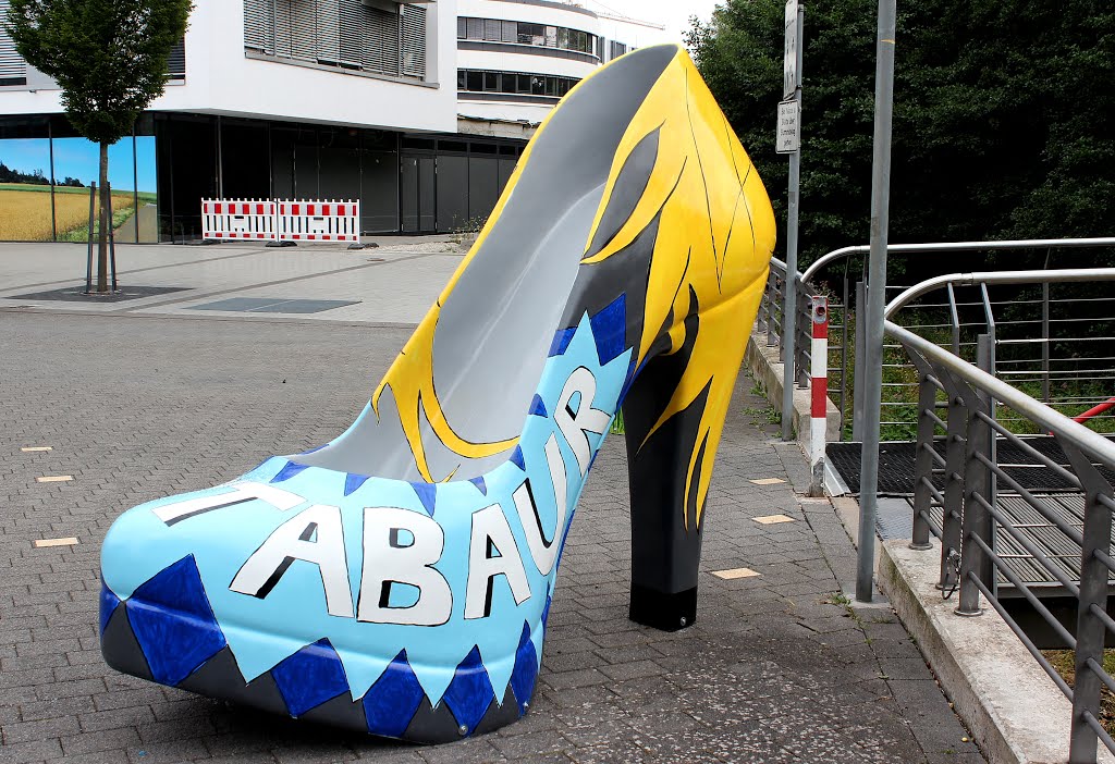 "Mon-Stiletto" an der Aubachbrücke, Montabaur by Dieter Wick