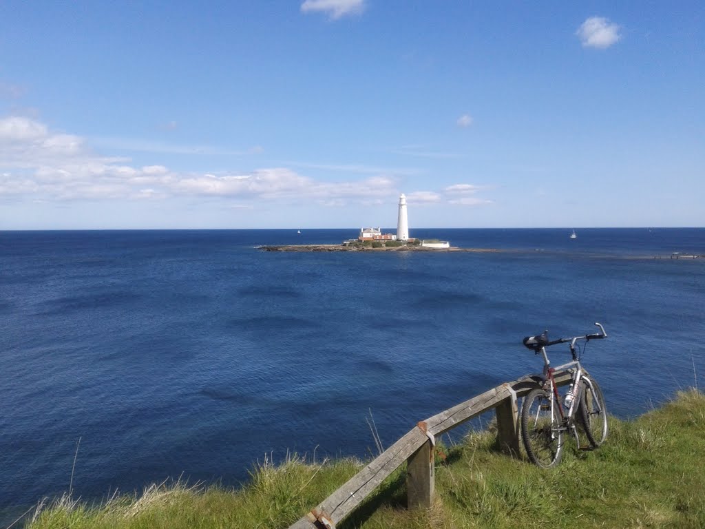 St Mary's Lighthouse by One Life