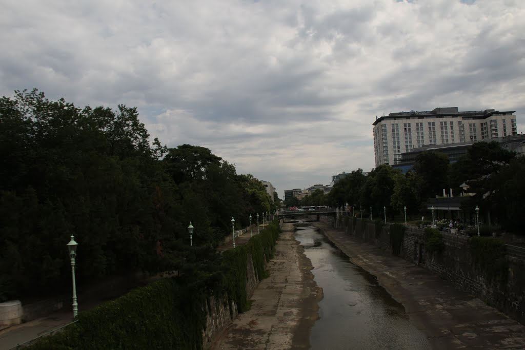 Wien, Österreich, Stadtpark und Wienfluss, Mitte Juli 2015 by kdh865