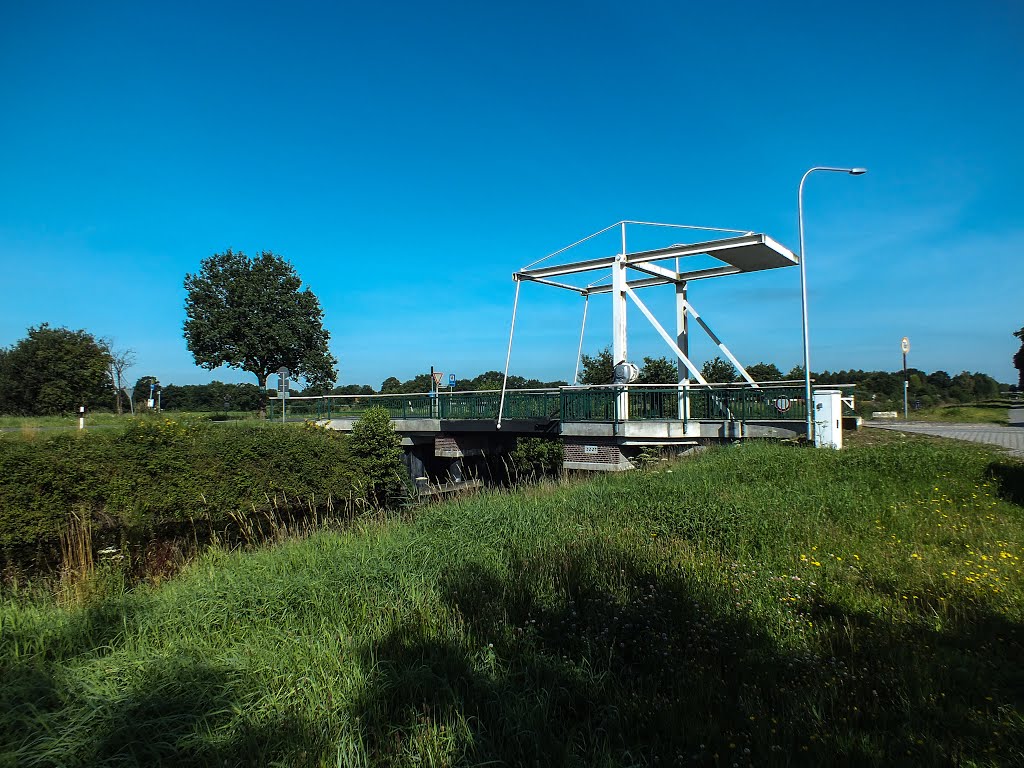 Klappbrücke über den Nordgeorgsfehnkanal bei Neudorf by Hermi Klinky