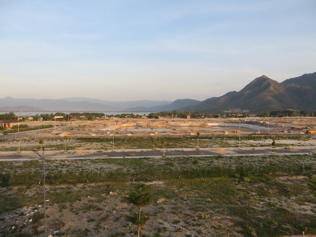 Cam Hải Đông, Cam Lâm, Khánh Hòa, Vietnam by Dần Lê