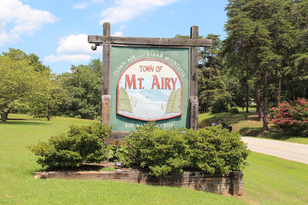 Mount Airy sign by Thomson M