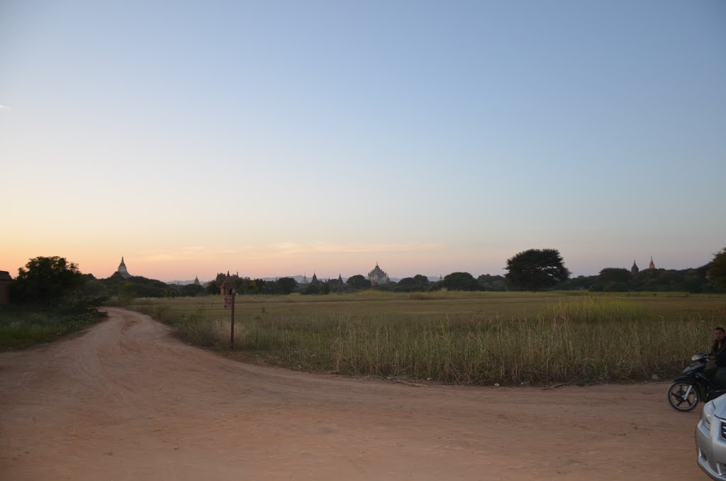 Nyaung-U, Myanmar (Burma) by rzin1954